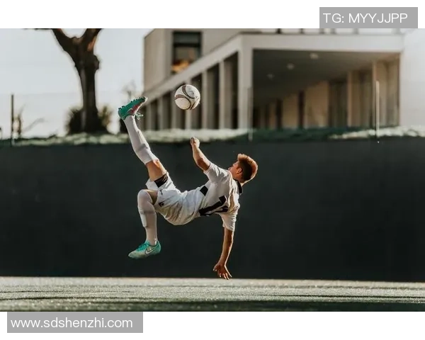 足球星半袖：融运动与时尚的完美结合引领潮流新风尚